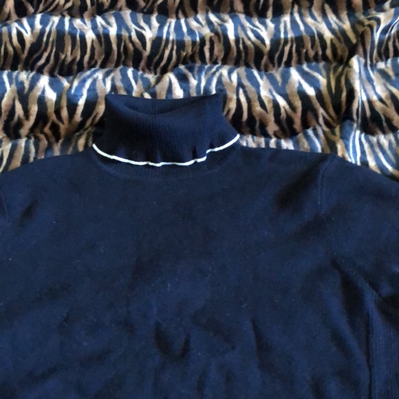 Sweater - Picture 3 of 4